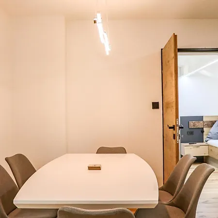 Alpentraum Apartment *